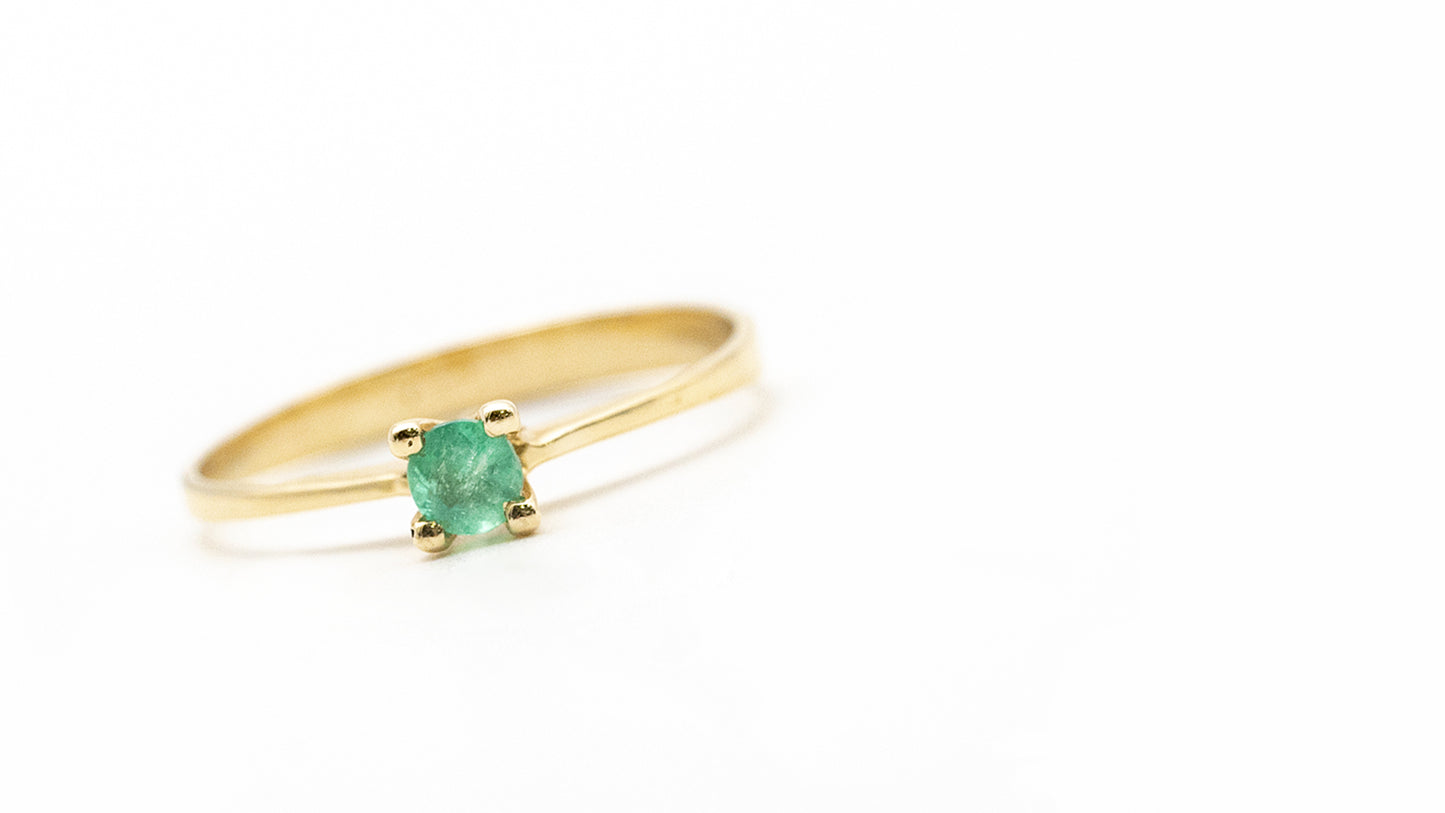 18k Gold Promise Ring with Natural Emerald